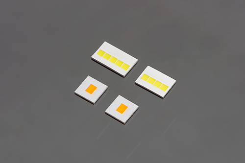 自動車LEDライト用 蛍光体分散ガラス Phosphor in Glass（PiG） である高性能なPiG ウェハー　色違いのLEDの材料となるLED packageの画像